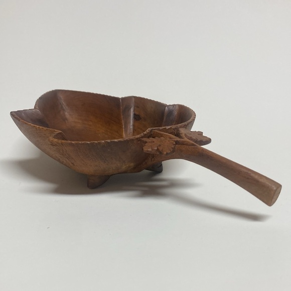 Carved Wooden Leaf Footed Dish - Picture 3 of 11